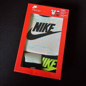 Baby Unisex Nike 0-6 Months 3 Piece Set Bodysuit, Bib, Beanie Gray Black Green